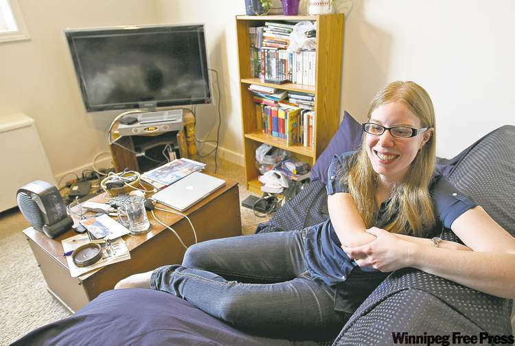 JOE BRYKSA / WINNIPEG FREE PRESS
Jennifer Hanson, 22, had to settle for a $673-a-month bachelor suite last summer because she couldn�t find a one-bedroom unit she could afford.