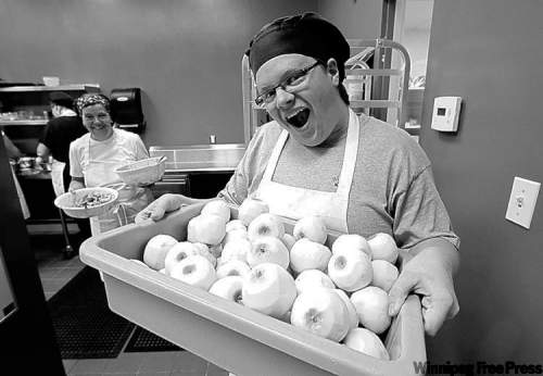 MIKE DEAL / WINNIPEG FREE PRESS
Connor  Ashdown shows off the apples he peeled for the pies being made at the Bistro in the Park student training centre.
