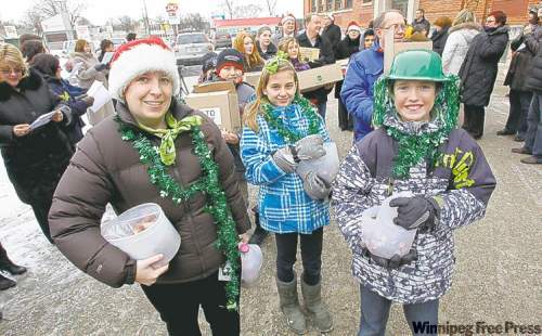 BORIS MINKEVICH / WINNIPEG FREE PRESS
Grade 5 teacher Laura Rheault and students from Shamrock School show off their coins.