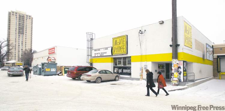 MIKE DEAL / WINNIPEG FREE PRESS
The area around Movie Village and Shoppers Drug Mart in Osborne Village has a high amount of foot traffic. See Robert Galston story 120114 - Saturday, January 14, 2012 - (MIKE DEAL / WINNIPEG FREE PRESS)