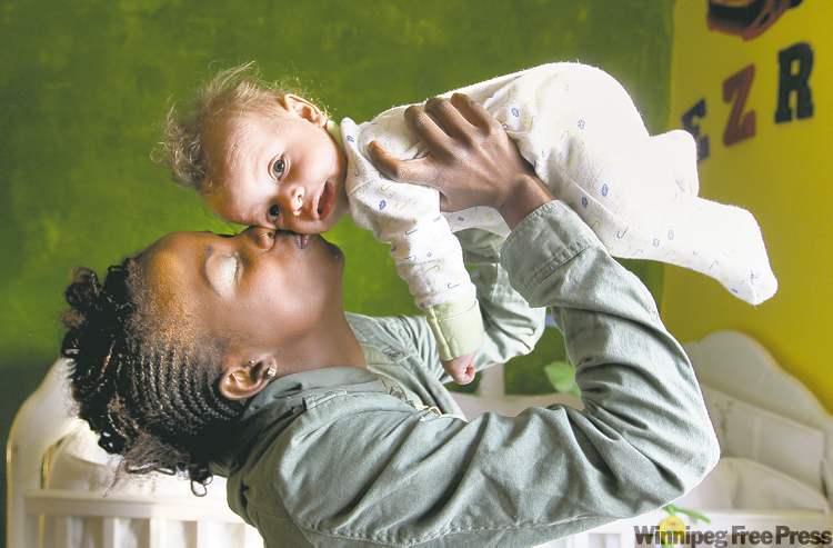 joe bryksa / winnipeg free press
Nurashem Male with her son, Ezra. She says country life is rubbing off on her and wonders what owning some land would be like.
