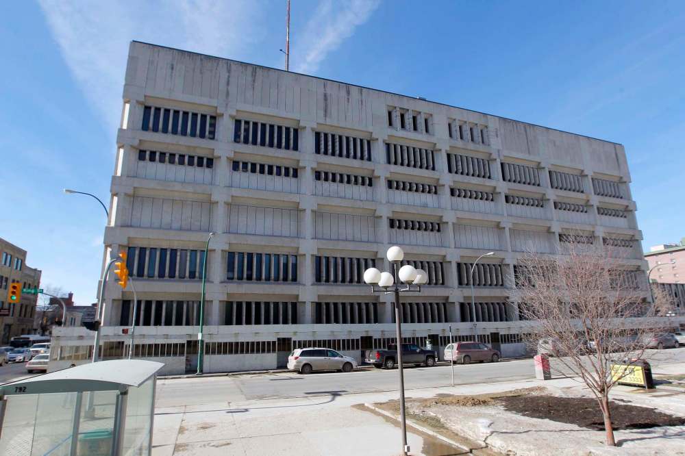 BORIS MINKEVICH / WINNIPEG FREE PRESS FILES
The Public Safety Building at 151 Princess St. is being considered for demolition.