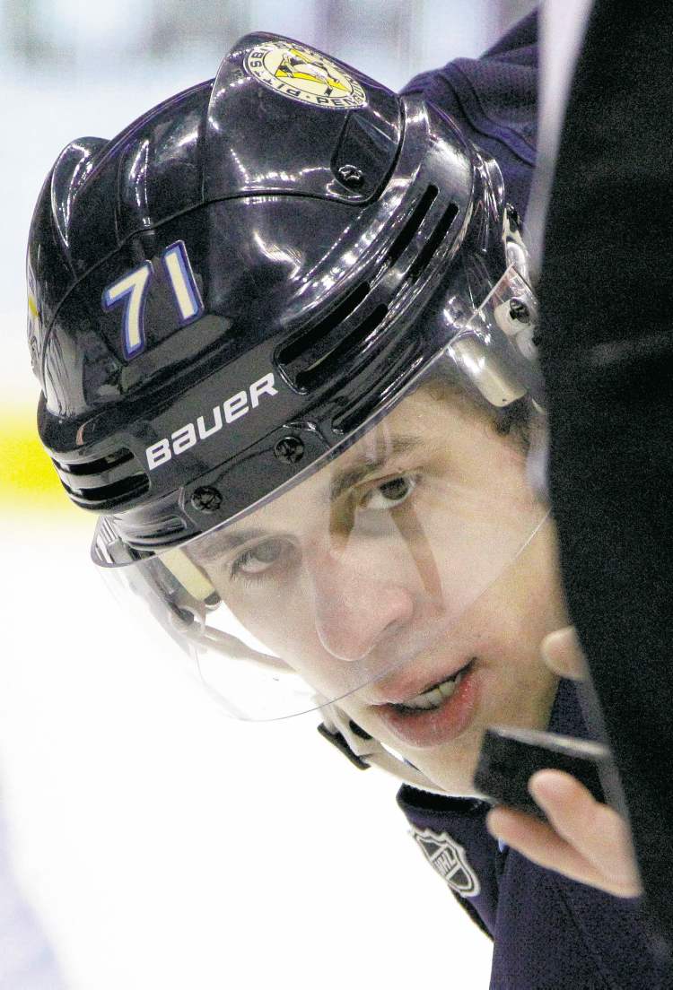 CP
Gene J. Puskar / the associated press
Pittsburgh�s Evgeni Malkin zeroes in on the puck during a second-period faceoff.