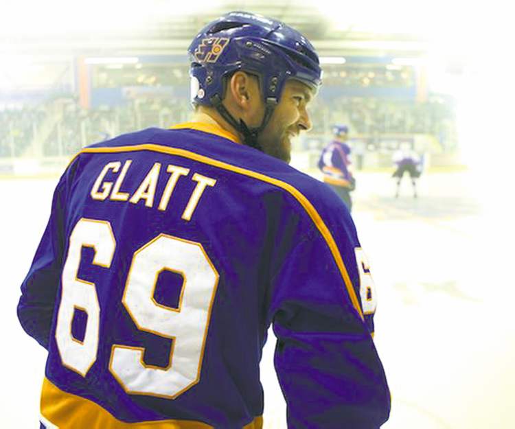 Seann William Scott as Glatt the hockey goon.