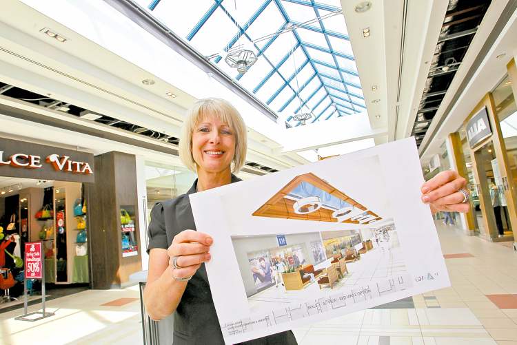 BORIS MINKEVICH / WINNIPEG FREE PRESS
St. Vital Centre GM Cheryl Mazur says reno will include flooring, lighting and furniture throughout the mall, as well as a couple of new skylights.