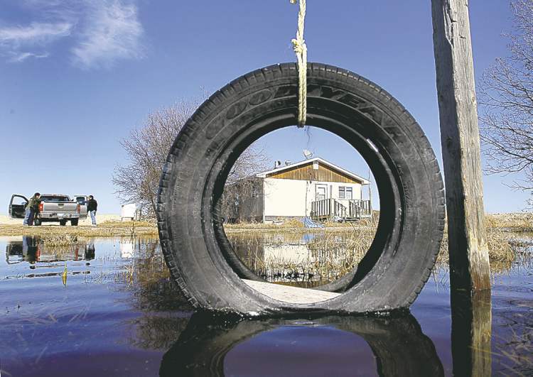 RUTH BONNEVILLE / WINNIPEG FREE PRESS ARCHIVES
The actual number of residents in Lake St. Martin during the time of evacuation is unclear.