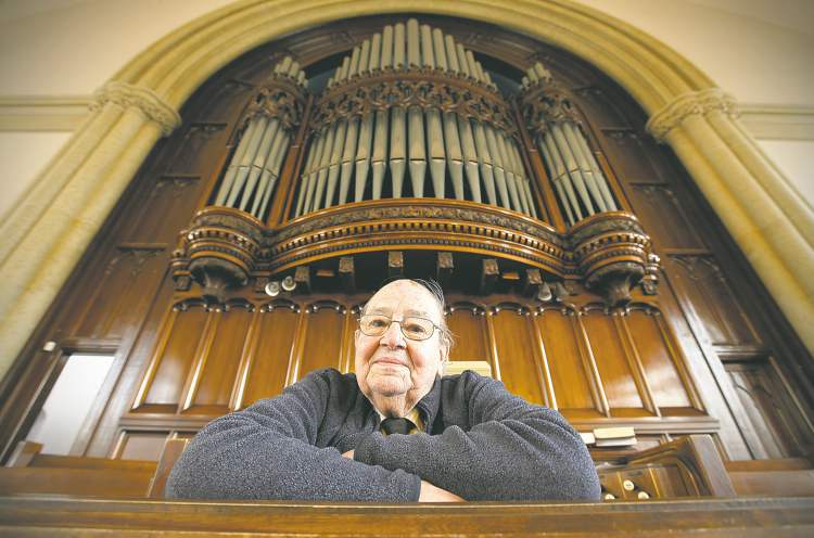 Winnipeg Free Press
JOHN WOODS / WINNIPEG FREE PRESS
Barry Anderson has been organist at Knox United Church for 45 years, and in that time, he has been unable to find any records of a donation of bells by the Fortune family.