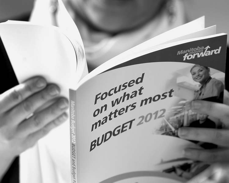 JOE BRYKSA / WINNIPEG FREE PRESS
A group of three budget-watchers at the Free Press News Cafe gave the provincial budget a resounding 'meh'