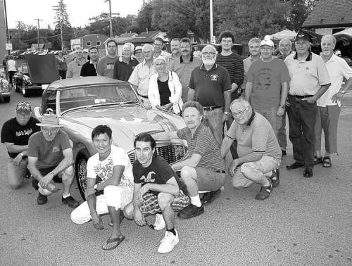 Paul Williamson / Winnipeg Free Press
Members of the Austin Healey Club of Manitoba and the Triumph Drivers Club of Manitoba surround Roger Morcilla's ultra-rare 1960 Austin Healey 3000 at a local show and shine last summer. This year, both clubs have been instrumental in organizing the 2012 Northern Lights Rendezvous, a gala British car event being held in Kenora this June.