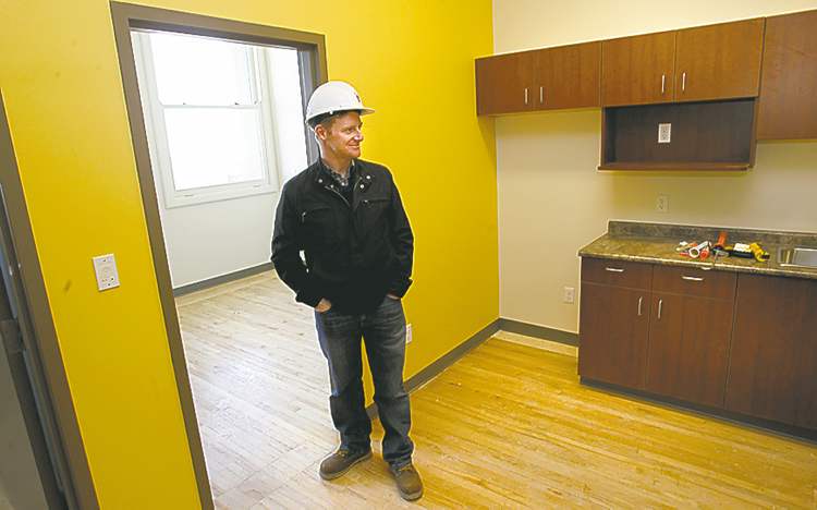 WAYNE GLOWACKI / WINNIPEG FREE PRESS
Colin Fast, RRC communications manager in a two-bedroom suite in the new residences.