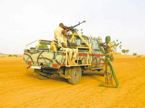Bartley Kives / Winnipeg Free Press
The Nigerien presidential guard serves as an escort for NGOs travelling between villages near unstable Mali.
