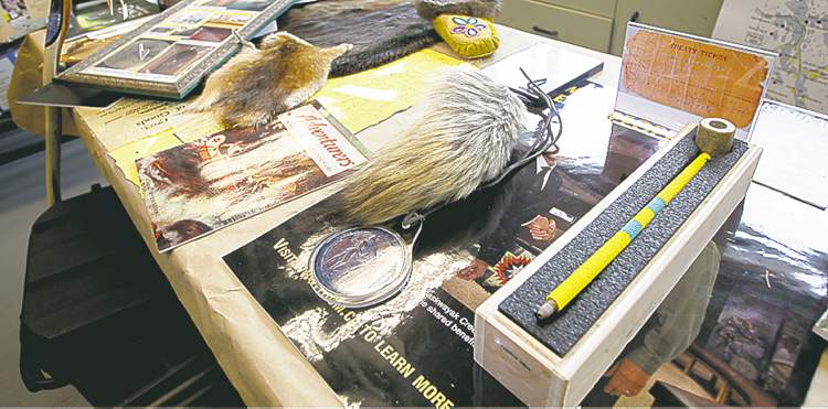MIKE DEAL / WINNIPEG FREE PRESS
Some of the artifacts included in a kit are spread out at the Manitoba Museum.