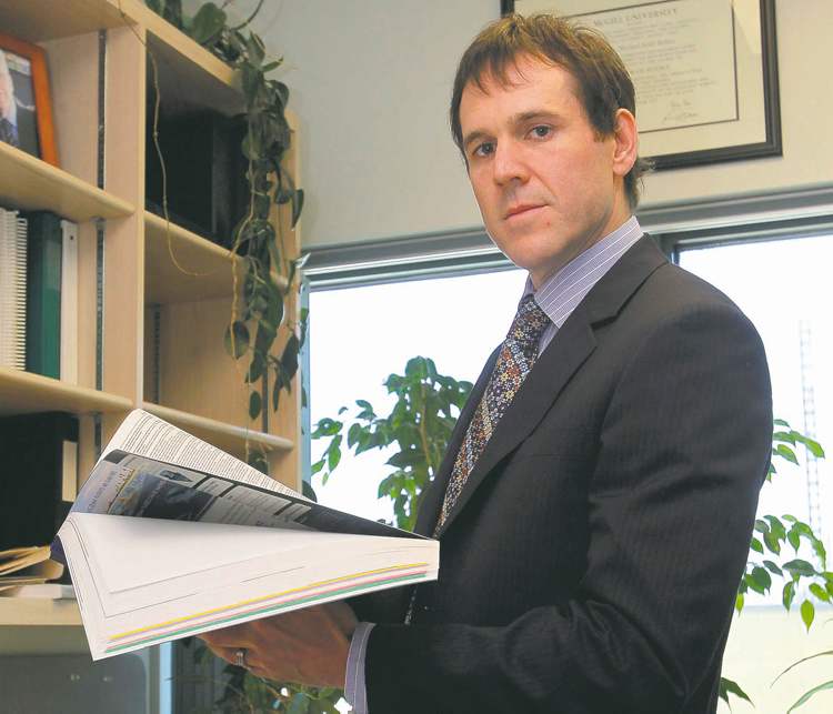 BORIS MINKEVICH / WINNIPEG FREE PRESS
Dr. James Bolton, an assistant professor of psychiatry at the U of M, says one of the downsides of getting a quick-fix prescription is