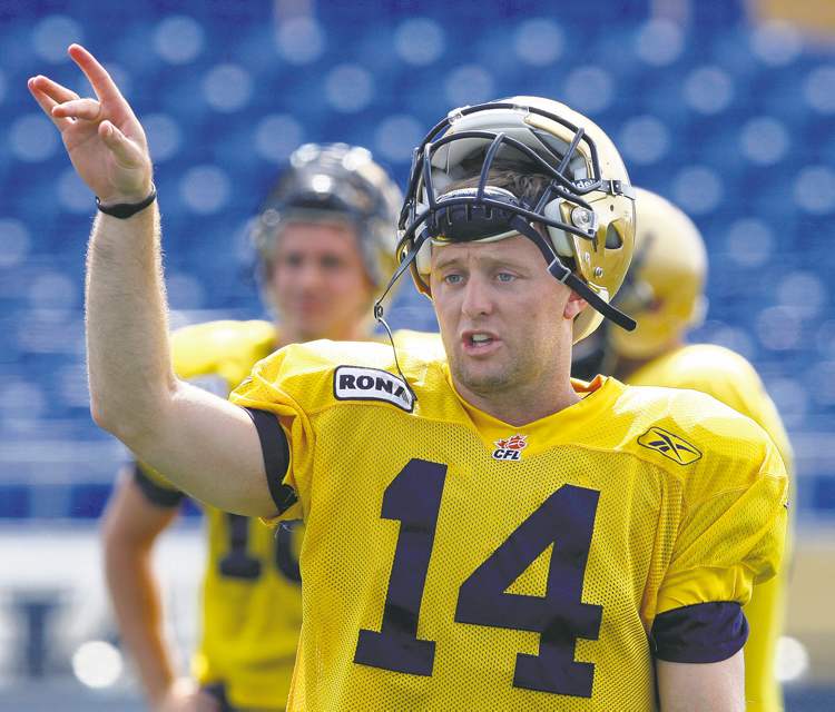 KEN GIGLIOTTI / WINNIPEG FREE PRESS
Quarterback Joey Elliott was running the second-team offence during Saturday's workout.