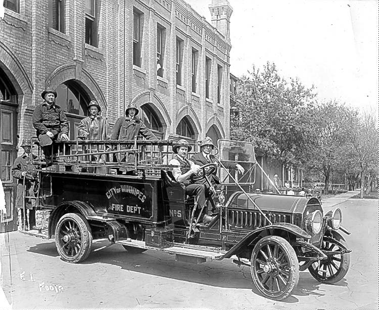 L. B. Foote / Winnipeg Free Press Archives
Strikebreakers for the Committee of 1,000 took over the fire department when the firefighters joined the strike. Below, a common scene at Portage and Main in the spring of 1919.