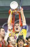 CP
Spain goalkeeper Iker Casillas holds up the trophy at the end of during the Euro 2012 soccer championship final between Spain and Italy in Kiev, Ukraine, Sunday, July 1, 2012. (AP Photo/Jon Super)