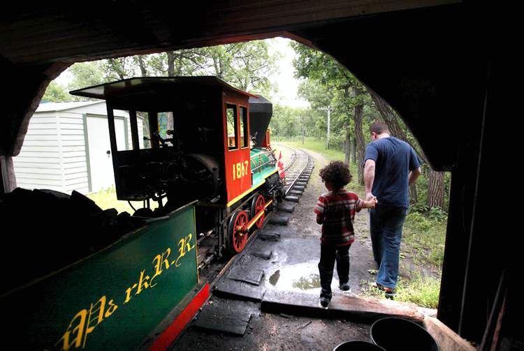 Assiniboine Park train picks up steam Winnipeg Free Press