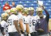 ken gigliotti / winnpeg free press
Bombers coach Markus Howell works with the offensive line at practice Monday. The line has the task of protecting Alex Brink this time around.