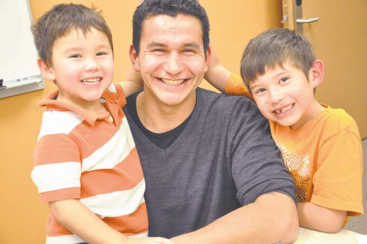 CAMILLE SÉGUY DE LA LIBERTÉ
Bezh Kinew, Wab Kinew et Dominik Kinew
