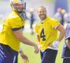 WAYNE GLOWACKI  /WINNIPEG FREE PRESS
Injured QB Buck Pierce (4) is in good humour as he watches fourth-stringer Justin Goltz work out at practice Tuesday at Canada Inns Stadium.