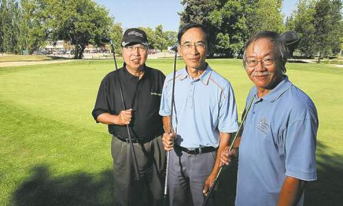 Boris MINKEVICH / WINNIPEG FREE PRESS
Garry Eng, Humphrey Yung and Joe Chung get in a practice round for the Asia Cup, which runs next month.