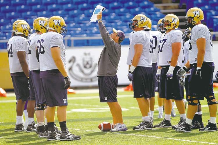 Winnipeg Free Press
BORIS MINKEVICH / WINNIPEG FREE PRESS
Winnipeg Blue Bombers� offensive line coach Pat DelMonaco hoists up a stratagem for all to see.