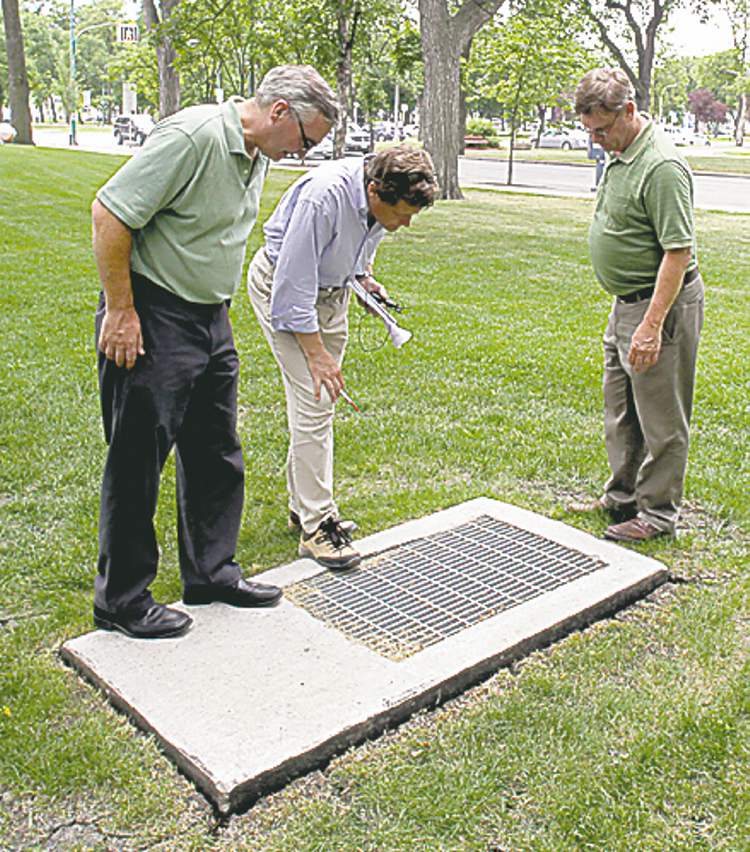 MIKE DEAL / WINNIPEG FREE PRESS
A tunnel under the . An air vent for the tunnel under the Manitoba legislature.