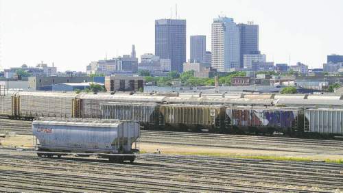 Mike Deal / Winnipeg Free Press
Redevelopment of the CP rail yards offers the chance to reconnect our city while raising money for roads and other infrastructure fixes.