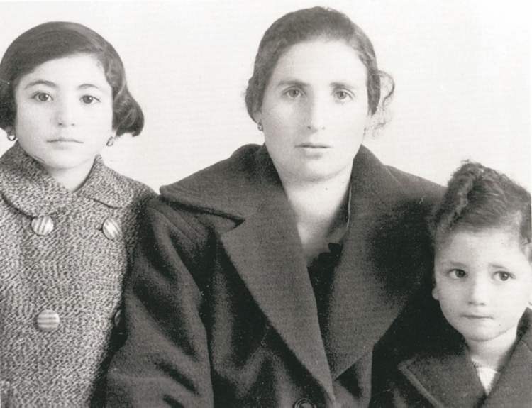 From left, Caterina with her mother, Giuseppina Beuti, and brother, Vince Bueti.