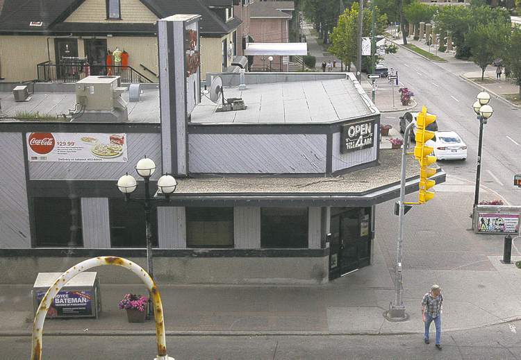 JOE BRYKSA / WINNIPEG FREE PRESS
Papa George's intersection sees some of the highest vehicle and foot traffic in the city.