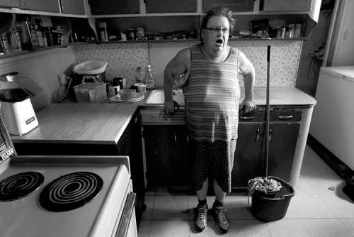 JOE BRYKSA / WINNIPEG FREE PRESS
Sylvia Boggs in the Flora Avenue rental home she'll lose to renoviction.