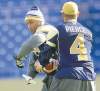 JOE BRYKSA / WINNIPEG FREE PRESS
Winnipeg Blue Bombers quarterback Buck Pierce and running back Chad Simpson prepare for tonight's home game against the Hamilton Tiger-Cats.