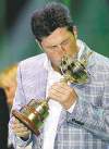 CP
European team captain Jose Maria Olazabal kisses the trophy at the closing ceremony of the Ryder Cup PGA golf tournament Sunday, Sept. 30, 2012, at the Medinah Country Club in Medinah, Ill. (AP Photo/David J. Phillip)