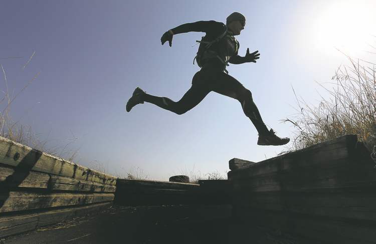 Ruth Bonneville / Winnipeg Free Press
Caelin White trains for the World's Toughest Mudder competition.