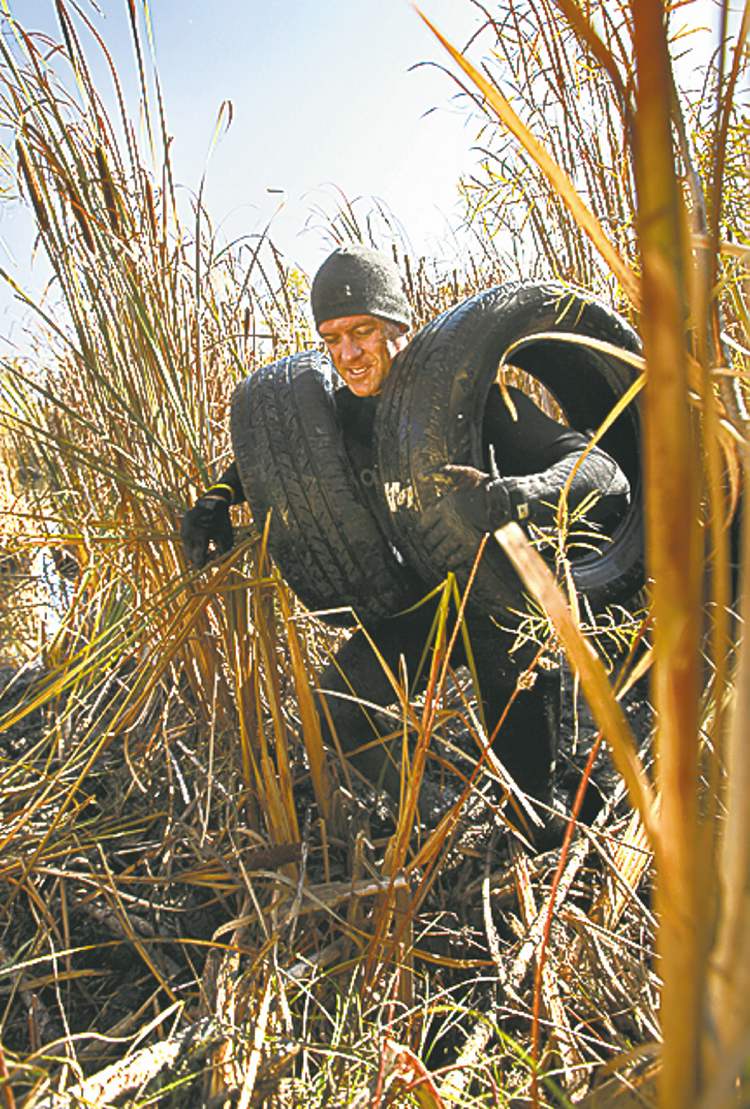 Ruth Bonneville / Winnipeg Free Press
Caelin White trains for the World's Toughest Mudder competition.