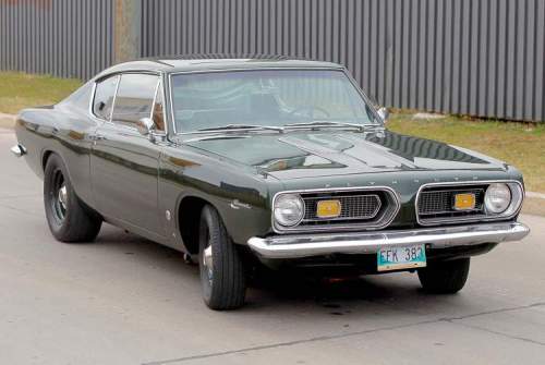 BORIS MINKEVICH / WINNIPEG FREE PRESS
Mark Eskow's 1967 Plymouth Barracuda Formula S.