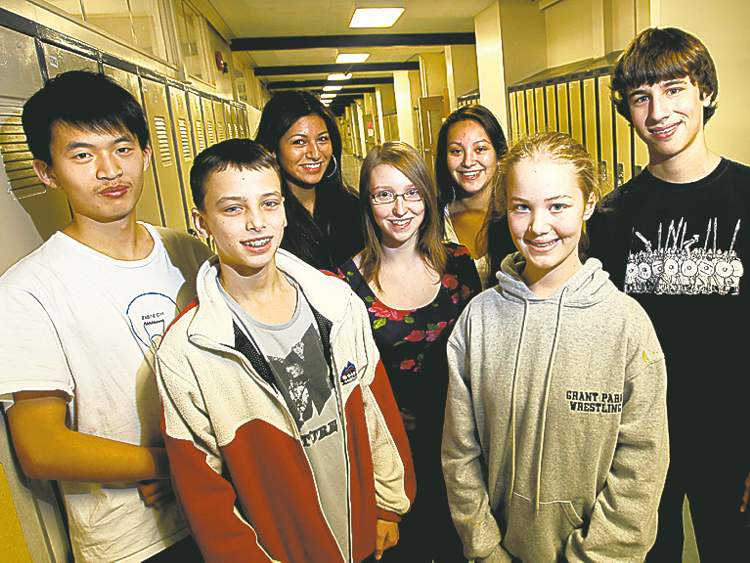 WAYNE GLOWACKI / WINNIPEG FREE PRESS
Grant Park High School students (from left) Seung Hyun Lee, Graeme Haig-Halsall, Vanessa Faith, Emily Kiely-Smith, Shelby Sinclair, Eva Rodrigues and Jack Osiowy are taking part in We Day projects.