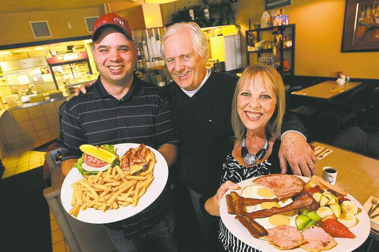 BORIS MINKEVICH / WINNIPEG FREE PRESS
Doug Torgerson, centre, with his son Todd and wife, Lori.