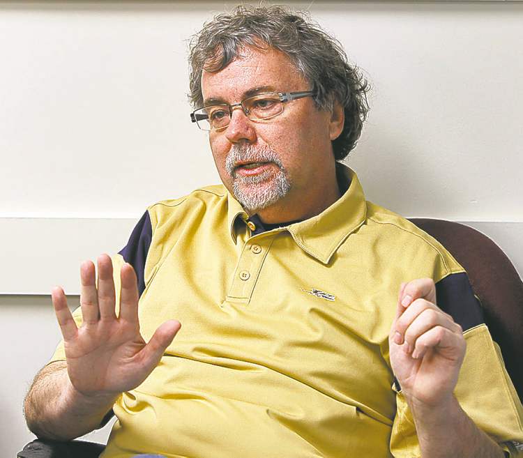 WAYNE GLOWACKI / winnipeg free press archives
Ross Hodgkinson had been with the Blue Bombers since 1985.