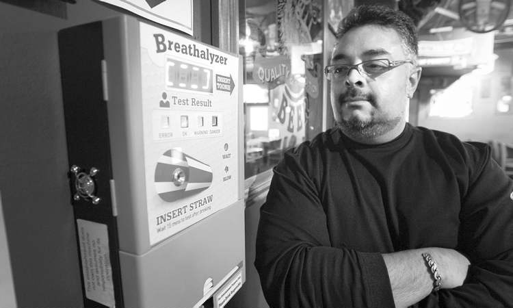 Joe Bryksa / Winnipeg Free Press
Jay Khanuja, owner of the King�s Head Pub, is having a coin-operated breathalyzer taken out of his bar.