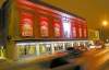 Wayne Glowacki / Winnipeg Free Press
The Met is floodlit Friday night for its gala pre-opening (above) after workers finished a few final tasks earlier in the day (left).