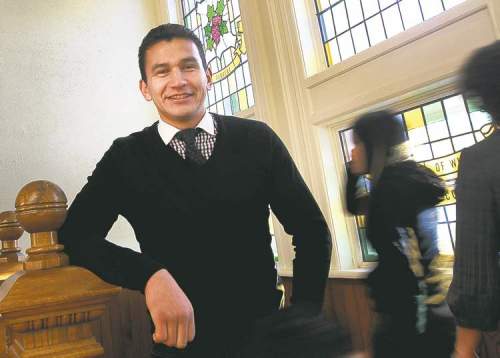 JOE BRYKSA / WINNIPEG FREE PRESS
Wab Kinew, premier directeur de l’inclusion autochtone au sein de l’Université de Winnipeg.