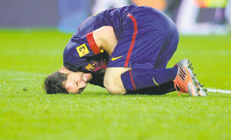CP
At hush fell over the crowd at Camp Nou stadium when FC Barcelona megastar Lionel Messi went down in a La Liga match (top). But Messi is OK and challenging the record of Gerd Mueller, �Der Bomber� (left), who scored 85 goals in 62 matches for Bayern Munich in 1972.