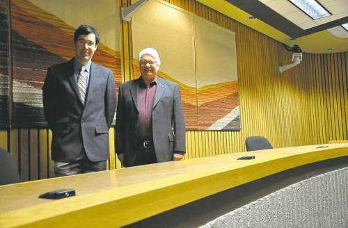 CAMILLE HARPER-SÉGUY 
Gérald Heckman (à gauche) a développé le premier cours de droits linguistiques en français au Manitoba et dans l’Ouest canadien. Il sera coordonné par Raymond Hébert (à gauche).