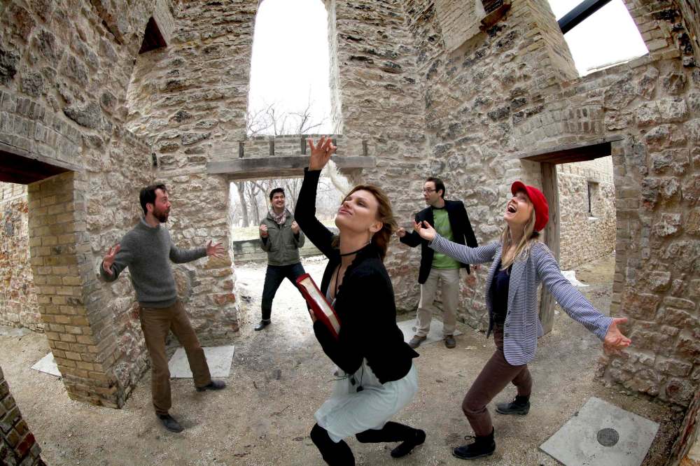 Ruth Bonneville / Winnipeg Free Press files
Shakespeare in the Ruins actors Tom Keenan (from left), Rodrigo Beilfuss, Monika Thurn Und Taxis, Kevin Klassen and Nadine Pinette rehearse at the Trappist Monastery Provincial Heritage Park.