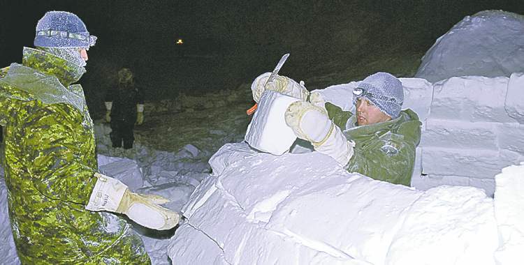 photo by CANADIAN FORCES SCHOOL OF SURVIVAL AND AEROMEDICAL TRAINING
Canadian Forces personnel set up a snow wall around a tent near Resolute.