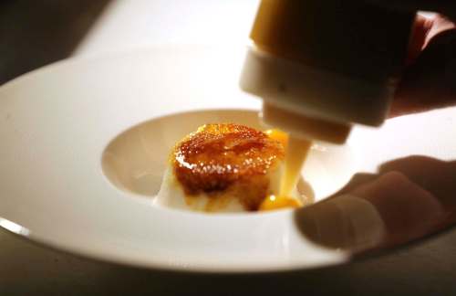 TREVOR HAGAN / WINNIPEG FREE PRESS
Matt Edmond prepare Coconut Star Anise Pot de Creme.