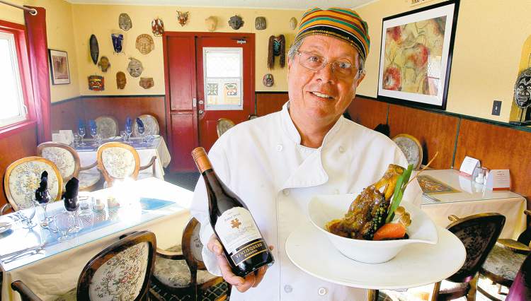 BORIS MINKEVICH / WINNIPEG FREE PRESS
Chef Dario Gutierrez in his Erin Street restaurant Cafe Dario.