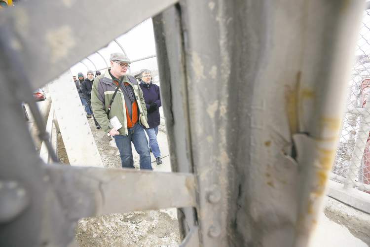 TREVOR HAGAN / WINNIPEG FREE PRESS
Blogger and Winnipeg history buff Christian Cassidy leads a tour of the Arlington Street Bridge Sunday. The span's long, storied history could end within 10 years.