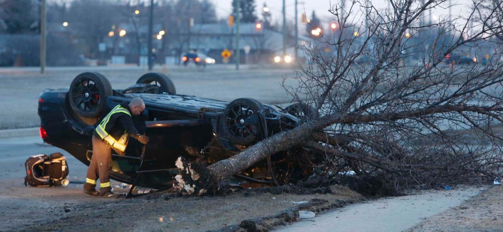 Person taken to hospital after crash on Gateway – Winnipeg Free Press